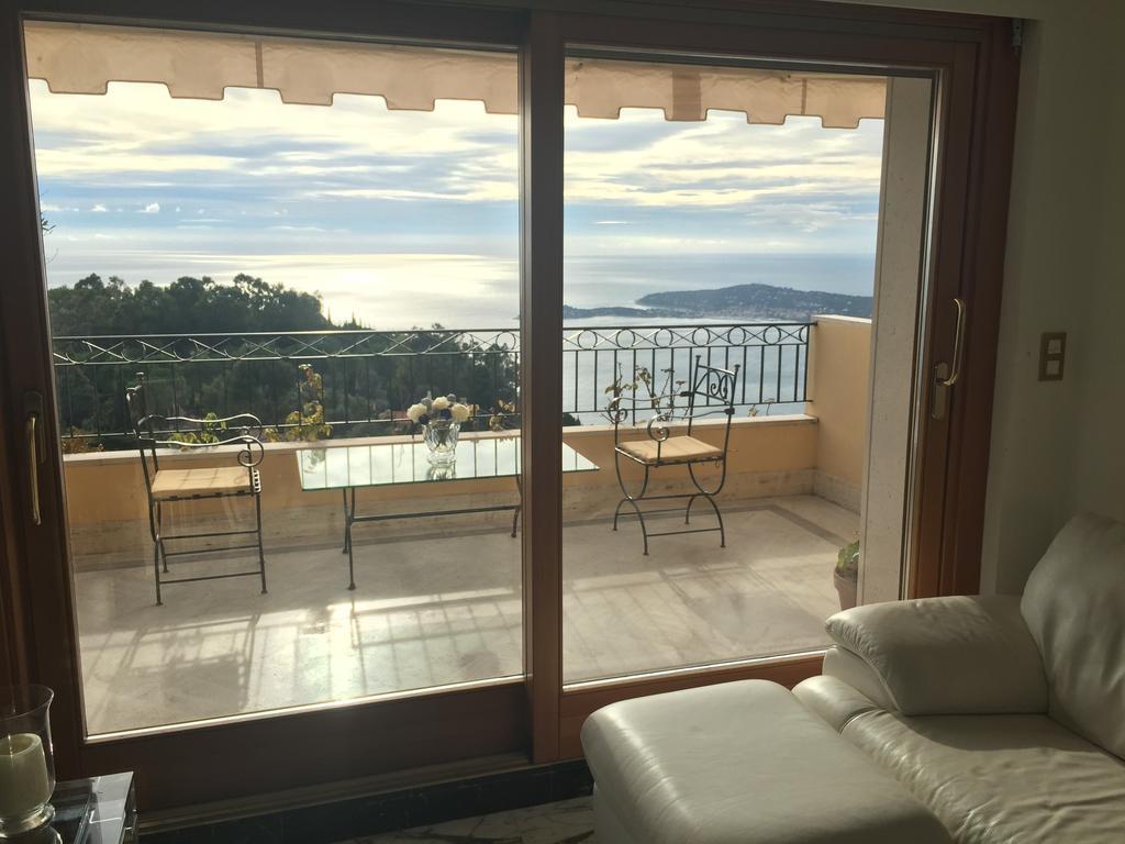 Апартаменти Sunny Panoramic Balcony Ез Екстер'єр фото