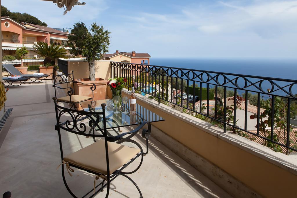 Апартаменти Sunny Panoramic Balcony Ез Екстер'єр фото