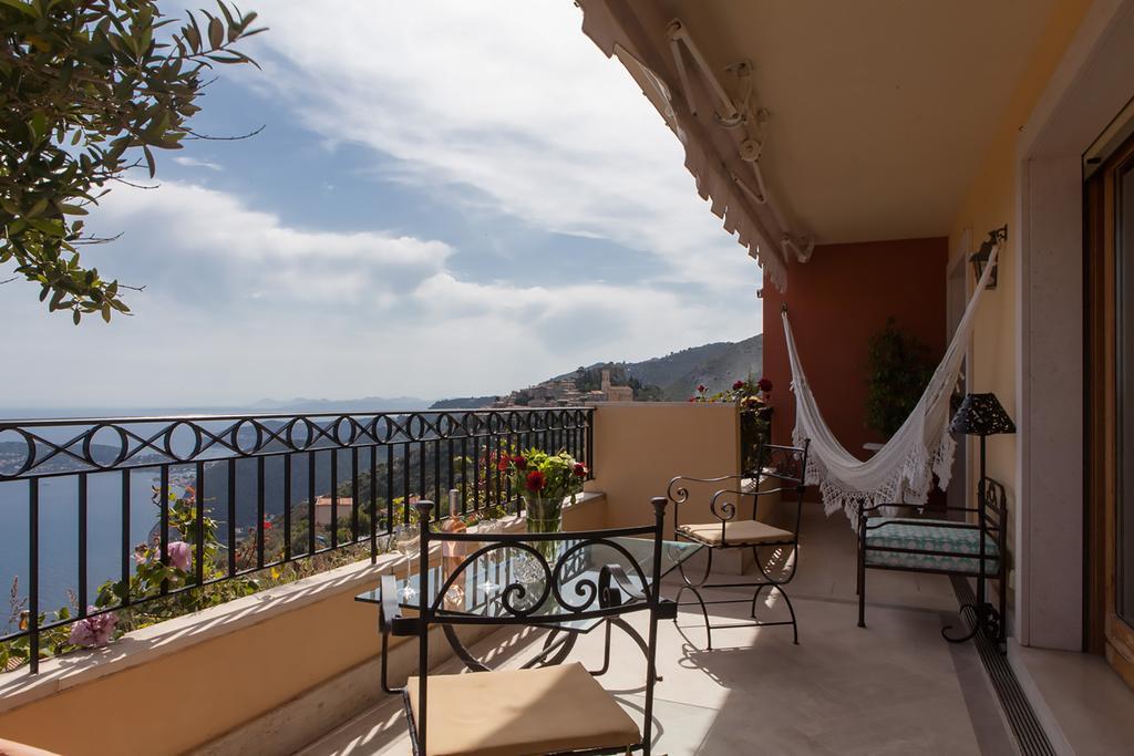 Апартаменти Sunny Panoramic Balcony Ез Екстер'єр фото